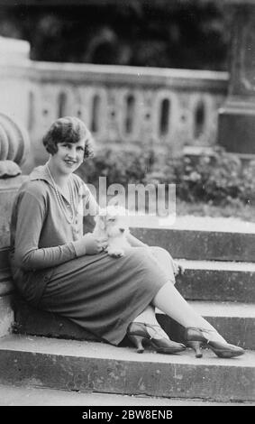 Princesse Irene de Grèce lors d'une visite à sa cousine la reine Helen de Roumanie . 11 septembre 1930 Banque D'Images