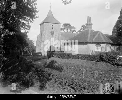 Mariage de l'église de campagne de Lady May Cambridge . L'église du joli village de Balcombe dans Sussex , où le mariage de Lady May Cambridge au capitaine Abel Smith , aura lieu le 24 octobre . 8 octobre 1931 Banque D'Images