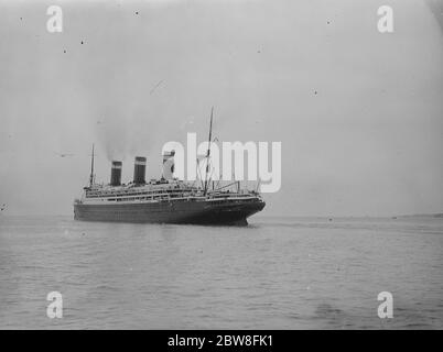 Le Liner SS Leviathan des États-Unis va monter le Solent . 1er août 1932 Banque D'Images