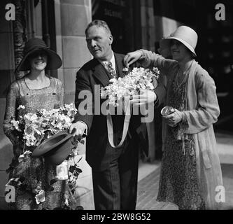 Appel de la Rose Day du grand chanteur . M Chaliapin , le grand chanteur russe , qui a fait appel au nom d'un vendeur Alexandra Rose à Londres . 13 septembre 1928 Banque D'Images