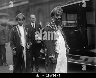 Sultan de Zanzibar à la Cenotaph , Whirehall , Londres . 1er juin 1929 Banque D'Images