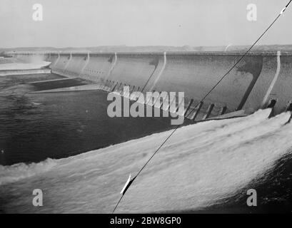 Assouan ( Assouan ) , Égypte . Photo récente du grand barrage .( barrage d'Assouan Low ) 16 janvier 1929 Banque D'Images