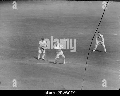 Test Match , Oval , troisième jour . Archie Jackson , peut-être l'un des plus élégants du batteur australien , effectuant un voyage dans les premières gains de son pays . 1930 Banque D'Images