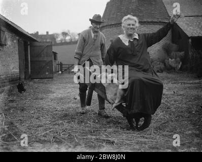 Thomas Couchman , champion de la ferme avec sa femme Harriet . Franks Farm , Horton Kirby , South Darenth , Kent . 1934 Banque D'Images