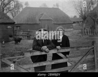 M. et Mme Couchman Diamond mariage . Ferme Franks . Horton Kirby . 1934 Banque D'Images