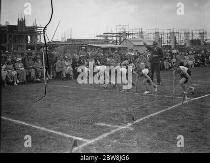 Sidcup County School garçons sports. Le début d'une course . 24 juillet 1937 Banque D'Images