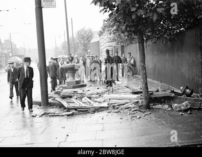 Chariot bus crash , Plumstead . 4 août 1937 Banque D'Images