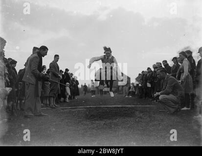 Sports Swanley College . Les filles ' long saut . 1935 . Banque D'Images