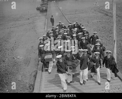 Cadets de l'entraînement nautique de HMS Worcester venant à terre . 1935 . Banque D'Images