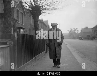 M. Jackson en bas de la rue. 1935 Banque D'Images