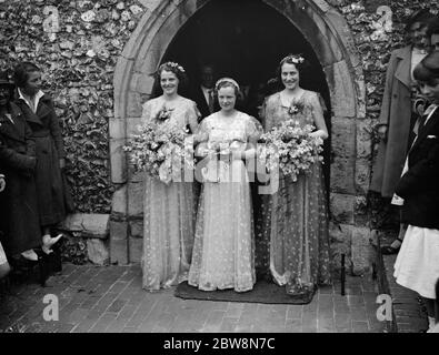 Le mariage de M. R Brown et de Mlle Myra Fox . Les bridesmaides . 18 juin 1938 Banque D'Images