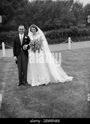 Le mariage de M. R Brown et de Mlle Myra Fox . 18 juin 1938 Banque D'Images