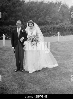 Le mariage de M. R Brown et de Mlle Myra Fox . 18 juin 1938 Banque D'Images