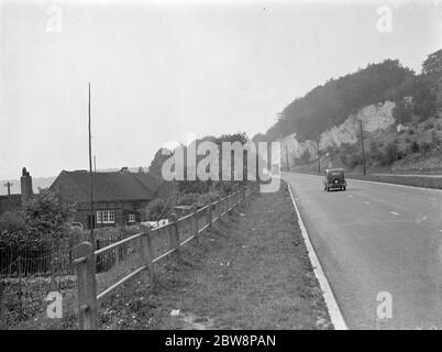 Vieilles maisons de campagne sur le flanc de la colline à Wrotham , Kent . 1938 Banque D'Images