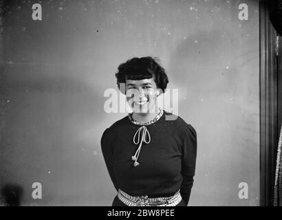 Mlle H Aimsley pose pour une photo . 1937 Banque D'Images