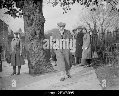 Un vieux M. Jackson va voter . 22 novembre 1935 Banque D'Images