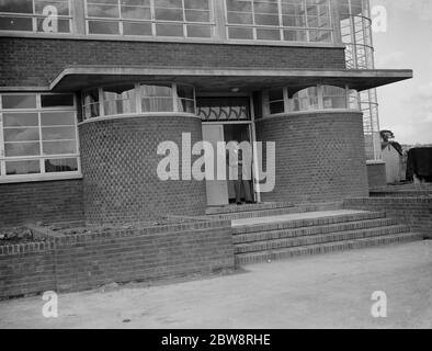 L'école de comté pour garçons à Sidcup , Londres . L'entrée du nouveau bâtiment . Banque D'Images