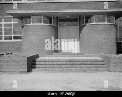 L'école de comté pour garçons à Sidcup , Londres . L'entrée du nouveau bâtiment . Banque D'Images