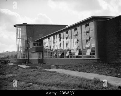 L'école de comté pour garçons à Sidcup , Londres . Une vue externe du nouveau bâtiment . Banque D'Images