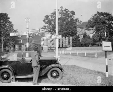 Un panneau « pas de parking » à Otford , Kent . 1936 Banque D'Images