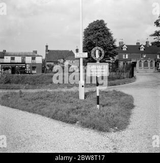 Un panneau de rue à sens unique à Otford , Kent . 1936 Banque D'Images