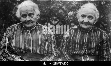 Jumeaux : Mme James Cook et Mme Edward Watson . 1938 Banque D'Images