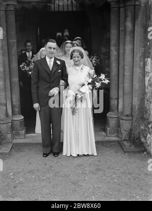 Le mariage de M. A V Hatley et de Mlle R L True . 1939 Banque D'Images