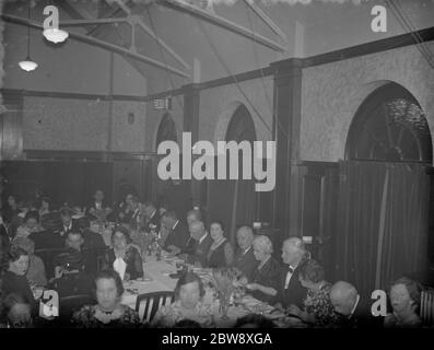 Soirée des dames au club des Rotariens d'Eltham. Le dîner . 1938 . Banque D'Images