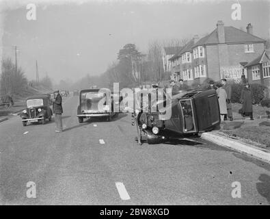 Un accident de voiture sur Maidstone Road à Ashford , Kent . 1939 Banque D'Images