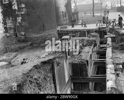 Le site des fouilles de la Tour de Londres . 1937 Banque D'Images