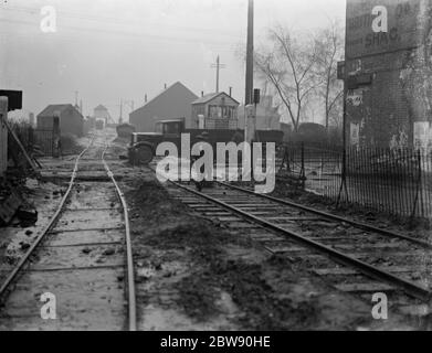 Des réparations de chemin de fer et de route ont lieu à Westwood Erith , Londres . 1937 Banque D'Images