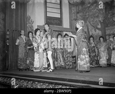 La Dartford Amaguer dramatique et la Société opérative exécutant ' le Mikado ' . 1939 Banque D'Images