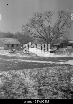 Une cour de ferme enneigée à Horton Kirby , Kent . 1939 Banque D'Images