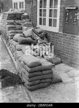 Le bureau de poste général de Sidcup a protégé avec des sacs de sable et des annuaires téléphoniques en préparation de la guerre . 1939 Banque D'Images