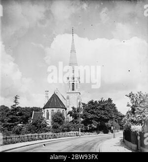 Vue extérieure de l'église évangéliste St John à Bexley , Londres . 1939 Banque D'Images