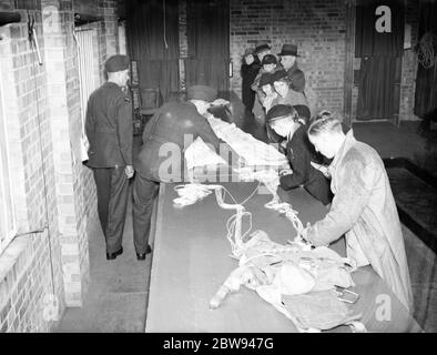 Affichage RAF à Biggin Hill , Londres . La salle de parachute . 1938 Banque D'Images