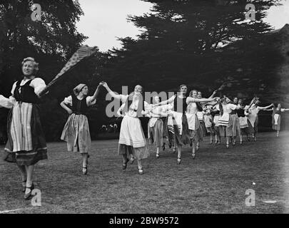 Bergman Osterberg College of Physical Education à Darford , Kent . Filles danse hongroise . 1936 Banque D'Images