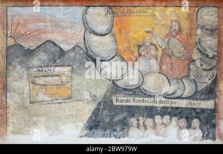 Fresque représentant le couronnement de la Vierge Marie. 'Rorate caeli desuper' - 'Drop down (rosée) You Heaven from aprüe' rue Kapitulska à Bratislava. Banque D'Images