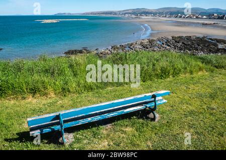 Borth,Beach,vacances,bord de mer,station,nord,d'Aberystwyth,Ceredigion,a,ensoleillé,mai,jour,à,marée,basse,Ceredigion,Ouest,Mid,Wales,Welsh,UK,Royaume-Uni. Côte,littoral,vide,plage,littoral,en raison,de,verrouillage,pendant,coronavirus,la,campagne,Costayvid,est actuellement, fermé,19,le gouvernement,vers la destination,et de vacances,une destination,le pays de,est,de,de,de,le,le,de,le,le,le,le,pays,de,de,le,le,le,est,le,le Banque D'Images