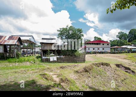 Village de Yagua près d'Iquitos, Pérou Banque D'Images