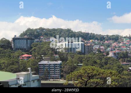 Hôtels et quartier résidentiel à Baguio, Philippines, Asie du Sud-est. Photo prise le 10 février 2013. Banque D'Images