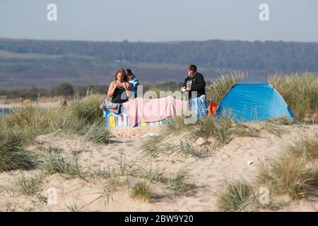 Poole, Royaume-Uni. 31 mai 2020. Les premiers oiseaux s'installer pour la journée à Sandbanks Beach, Poole, Dorset crédit: Richard Crease/Alay Live News Banque D'Images