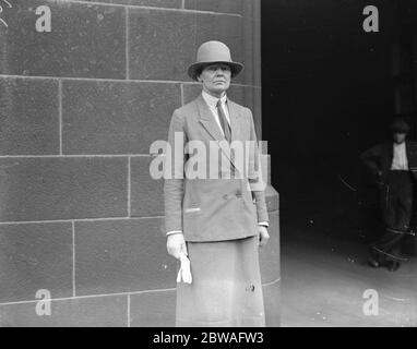 Mlle D Peto qui a été nommée conseillère du commissaire de police à l'admission d'officiers de police féminins 25 avril 1930 D. Peto était Dorothy Peto qui avait servi comme patrouille féminine pendant la première Guerre mondiale, Puis à la police de Birmingham avant de rejoindre le met en 1930 Banque D'Images