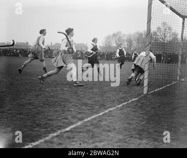 Angleterre contre l'Ecosse , hockey féminin à Richmond . 16 mars 1921 Banque D'Images