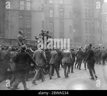 Les étudiants de Guy ' s capture ' Prineas ' la mascotte de l'hôpital universitaire 14 octobre 1920 Banque D'Images