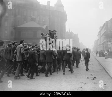 Les étudiants de Guy ' s capture ' Prineas ' la mascotte de l'hôpital universitaire 14 octobre 1920 Banque D'Images