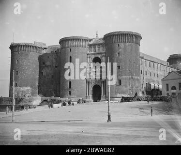 La forteresse du XIVe siècle à Naples , aujourd'hui utilisée en partie comme caserne février 1925 Banque D'Images
