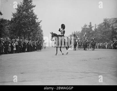 Trooping la couleur sur la parade des gardes à cheval le Roi Edward VIII 23 juin 1936 Banque D'Images