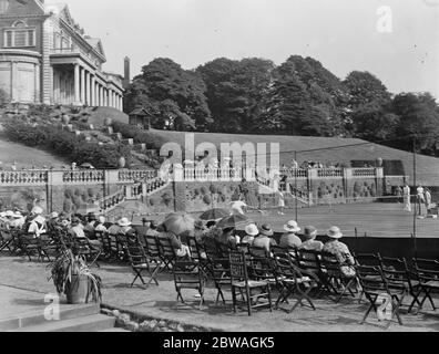 Une vue générale de la soirée de club de tennis de Lady Crossfield à Highgate 8 juillet 1935 Banque D'Images