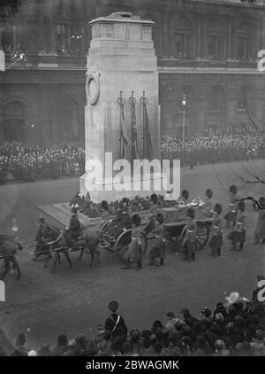 Les funérailles du roi George V le cercueil passant le cénotaphe 28 janvier 1936 Banque D'Images